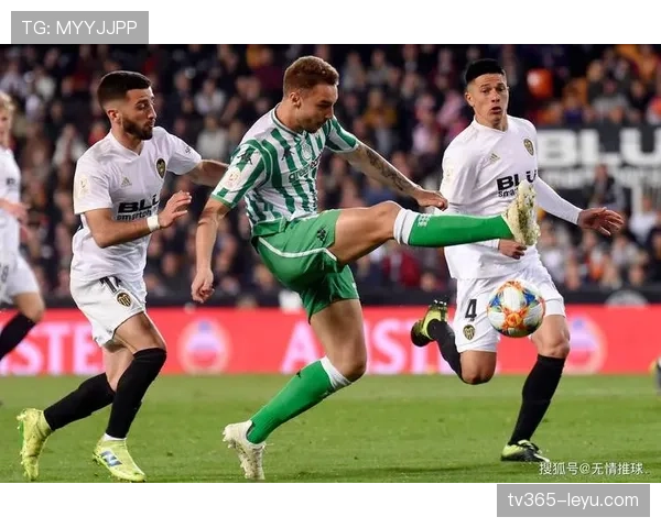 西甲后卫组合状态回暖，防线稳固成球队取胜关键