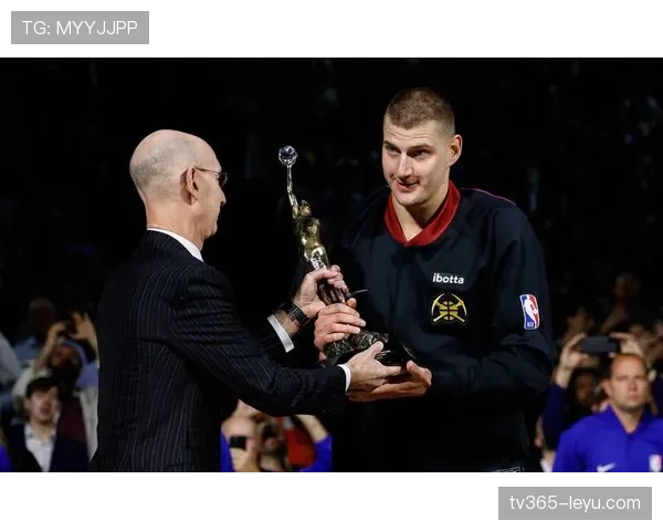 奥利·麦克伯恩状态火热，助球队力夺关键三分胜利