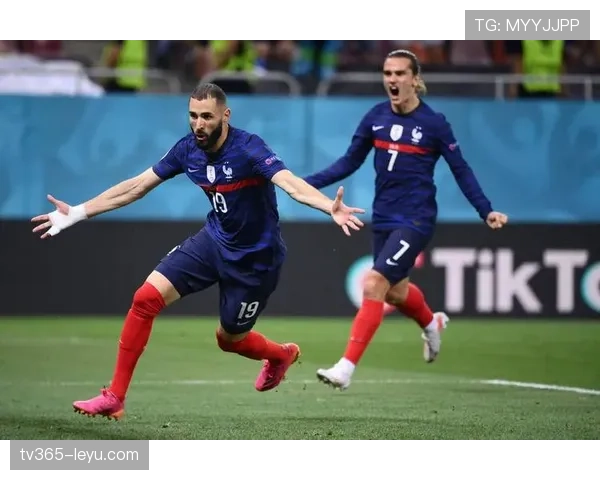 本泽马国家队表现争议：战术角色适配还是被高估