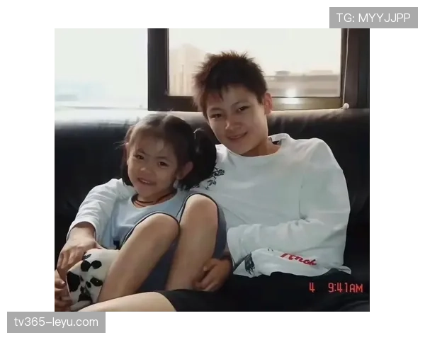 杨力维家的冰箱里只有蛋白粉和冰水